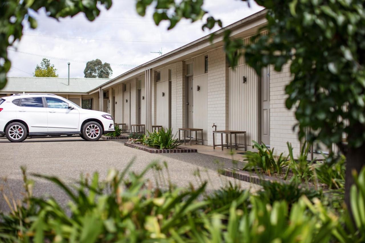 Merivale Motel Tumut Exterior photo